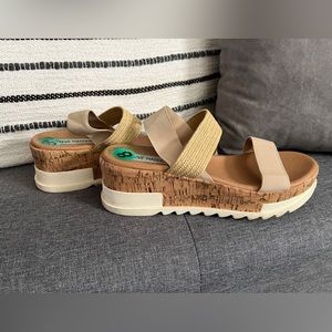 Steve Madden slip on sandals